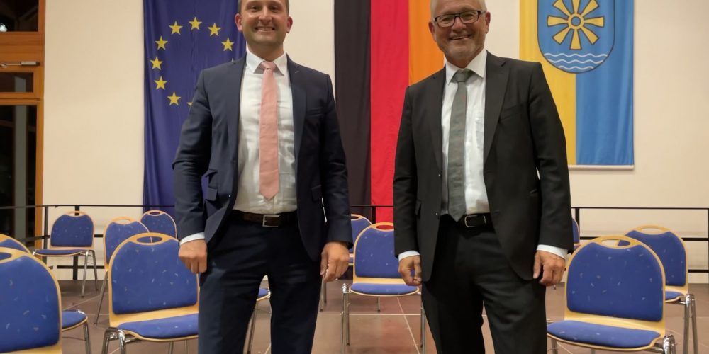 DEMOKRATIE IST NICHT EINFACH DA!