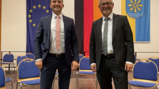 DEMOKRATIE IST NICHT EINFACH DA!